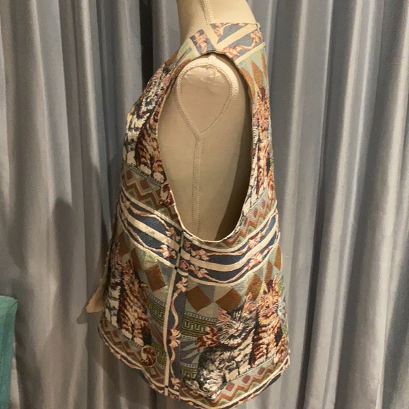 Hamilton Cat Kitten Vest, mother-of-pearl buttons - Picture 13 of 16